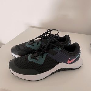 NIKE Ledgend Essential Trainers